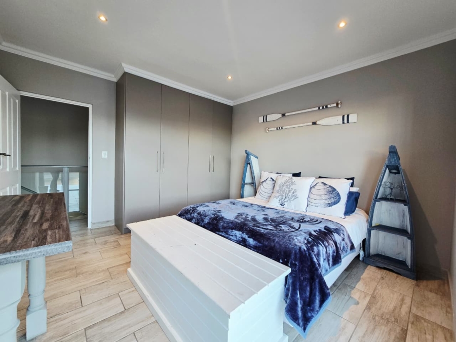 6 Bedroom Property for Sale in Glentana Western Cape